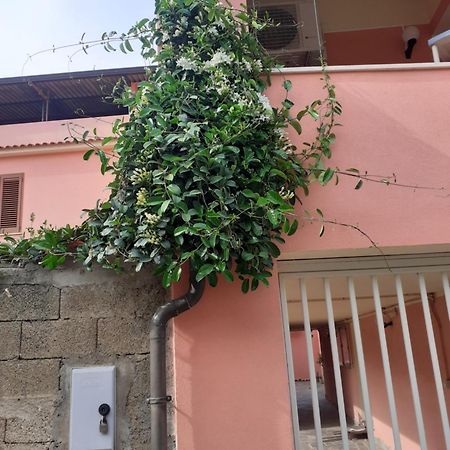 L'Agrifoglio Di Emy Bed & Breakfast Гуспини Екстериор снимка