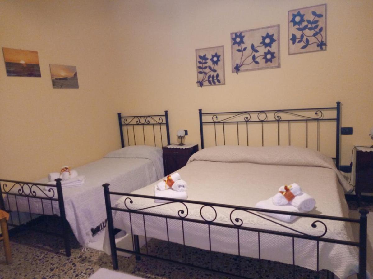 L'Agrifoglio Di Emy Bed & Breakfast Гуспини Екстериор снимка