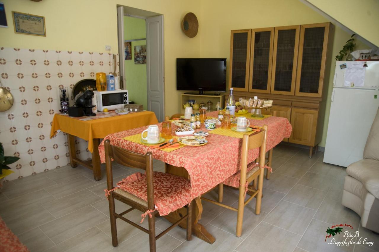 L'Agrifoglio Di Emy Bed & Breakfast Гуспини Екстериор снимка