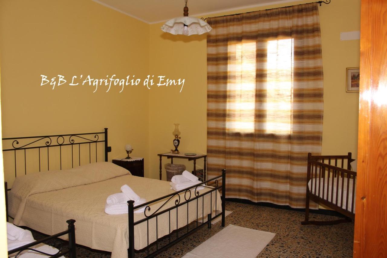 L'Agrifoglio Di Emy Bed & Breakfast Гуспини Екстериор снимка