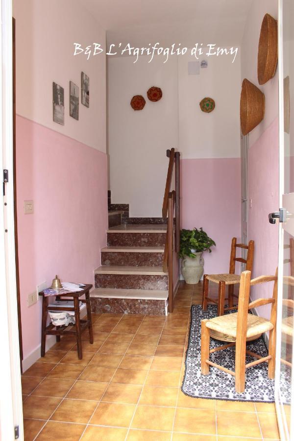 L'Agrifoglio Di Emy Bed & Breakfast Гуспини Екстериор снимка