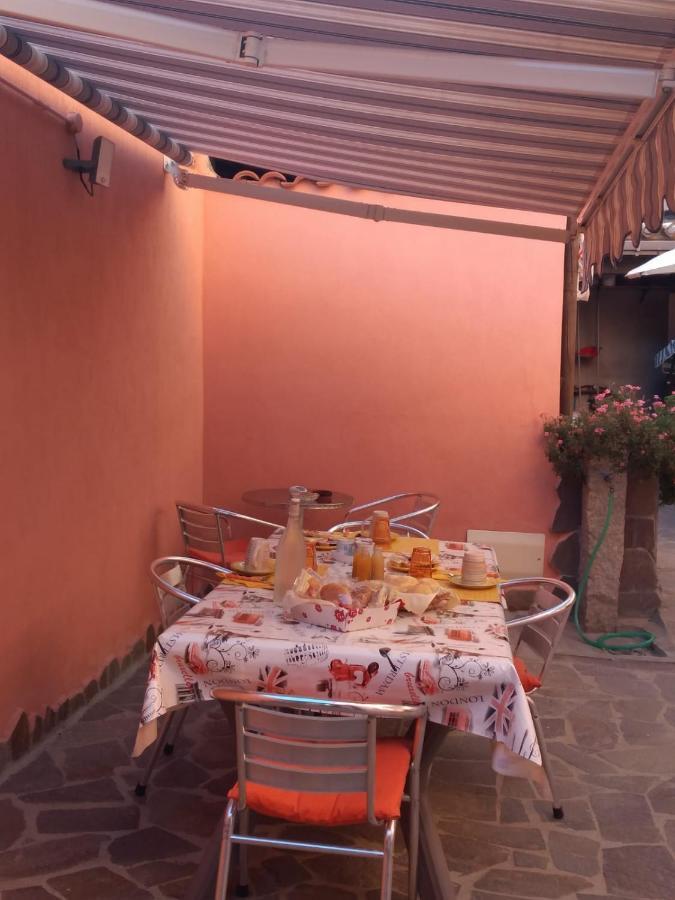 L'Agrifoglio Di Emy Bed & Breakfast Гуспини Екстериор снимка
